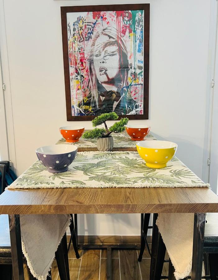 Appartement Entre Village Et Plages. Saint-Cyr-sur-Mer Extérieur photo